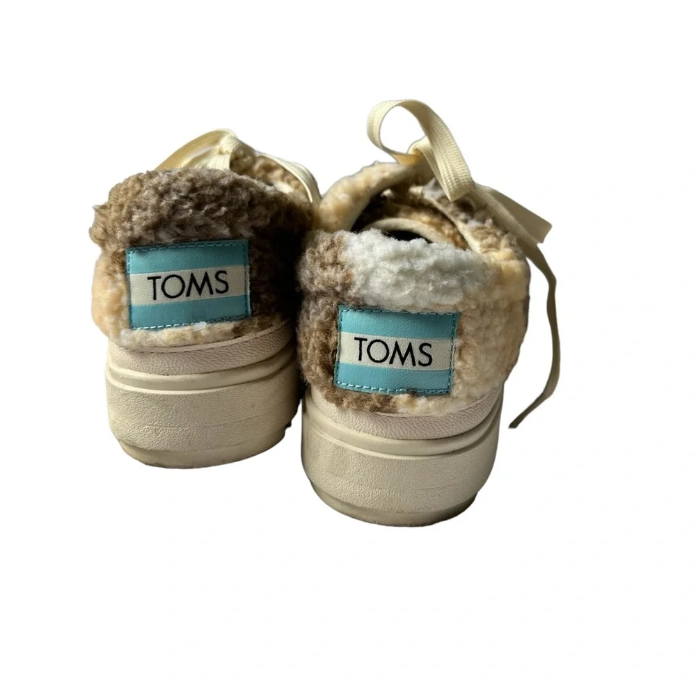 Tom’s Sherpa Lace Up Lug Shoes Platform Sneakers Tan Cream Size 6